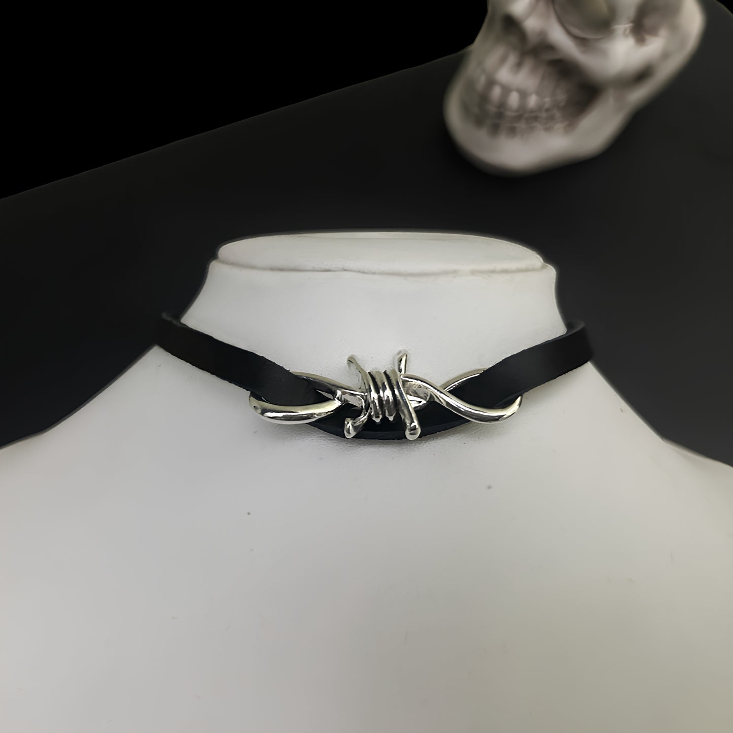 Barbed Snare Collar Necklace